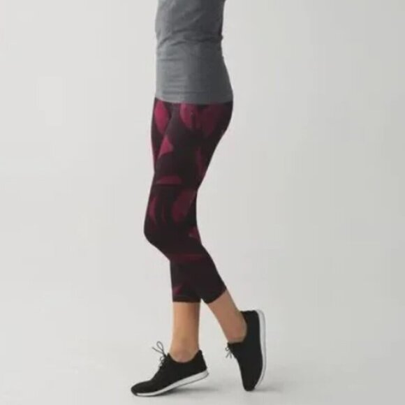 Lululemon All Sport Crop Patterned Backspin Stroke Dashing Purple Leggings 2 - Picture 1 of 12